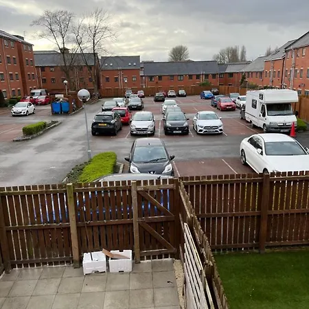 Appartement Entire House With Parking à Manchester Extérieur photo
