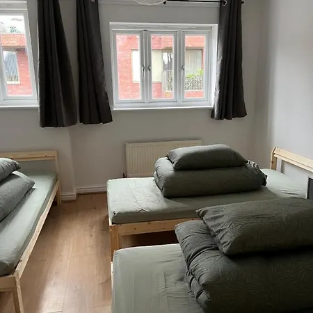 Appartement Entire House With Parking à Manchester Extérieur photo